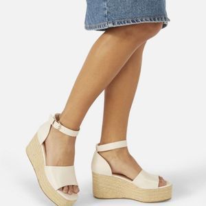 Weekend Days Platform Sandal Size 5.5